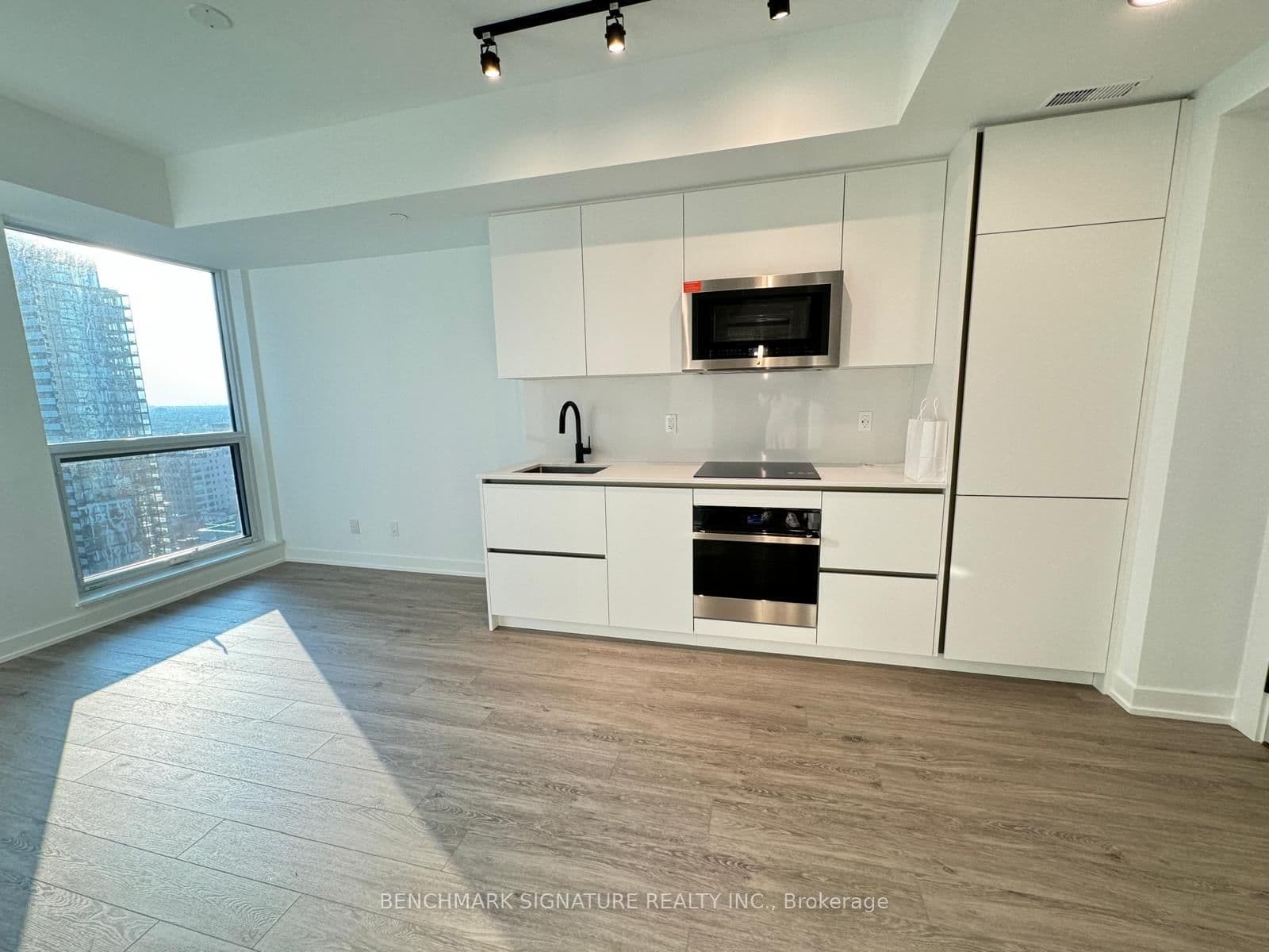 327 King Street W, Unit 2405