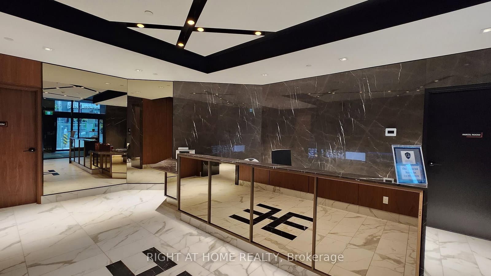 327 King Street W, Unit 2805