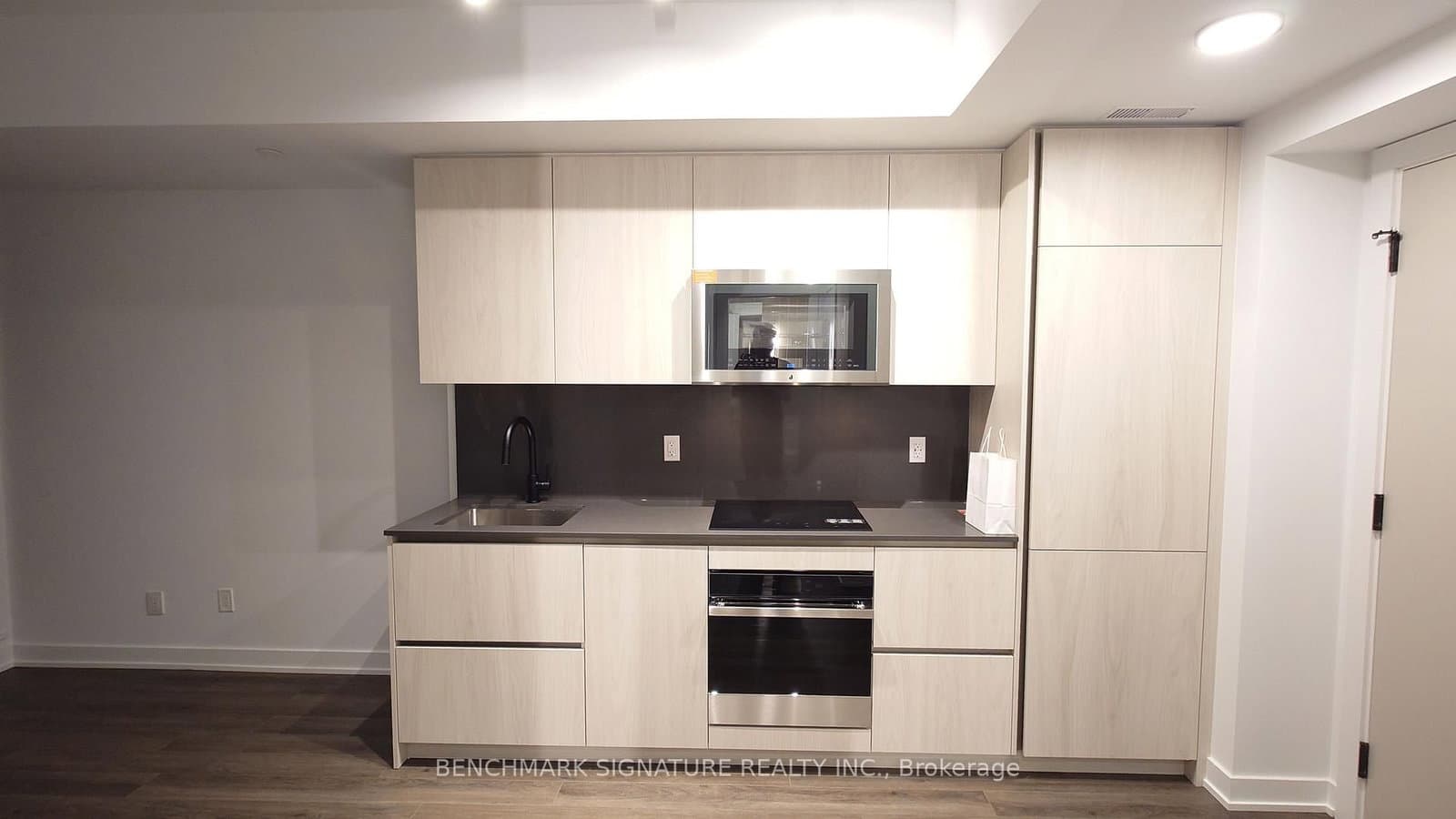 327 King Street W, Unit 2505