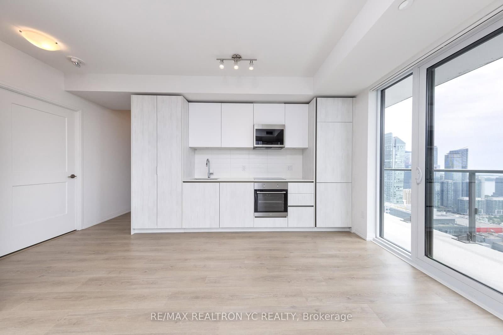 8 Widmer Street, Unit 5012