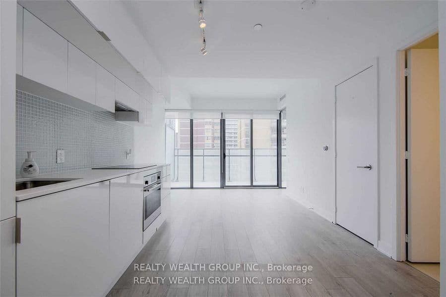 185 roehampton Avenue, Unit 607