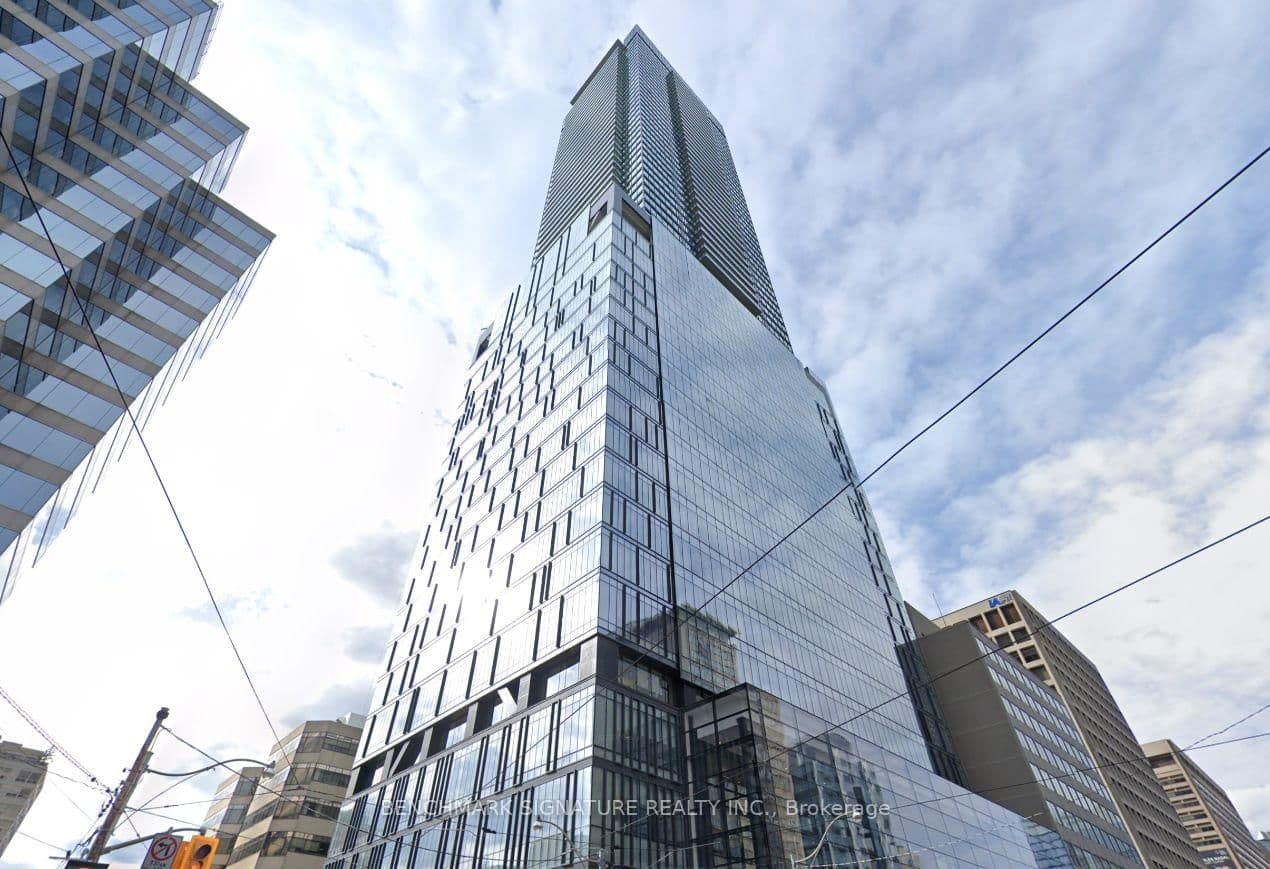 488 University Avenue, Unit 3002