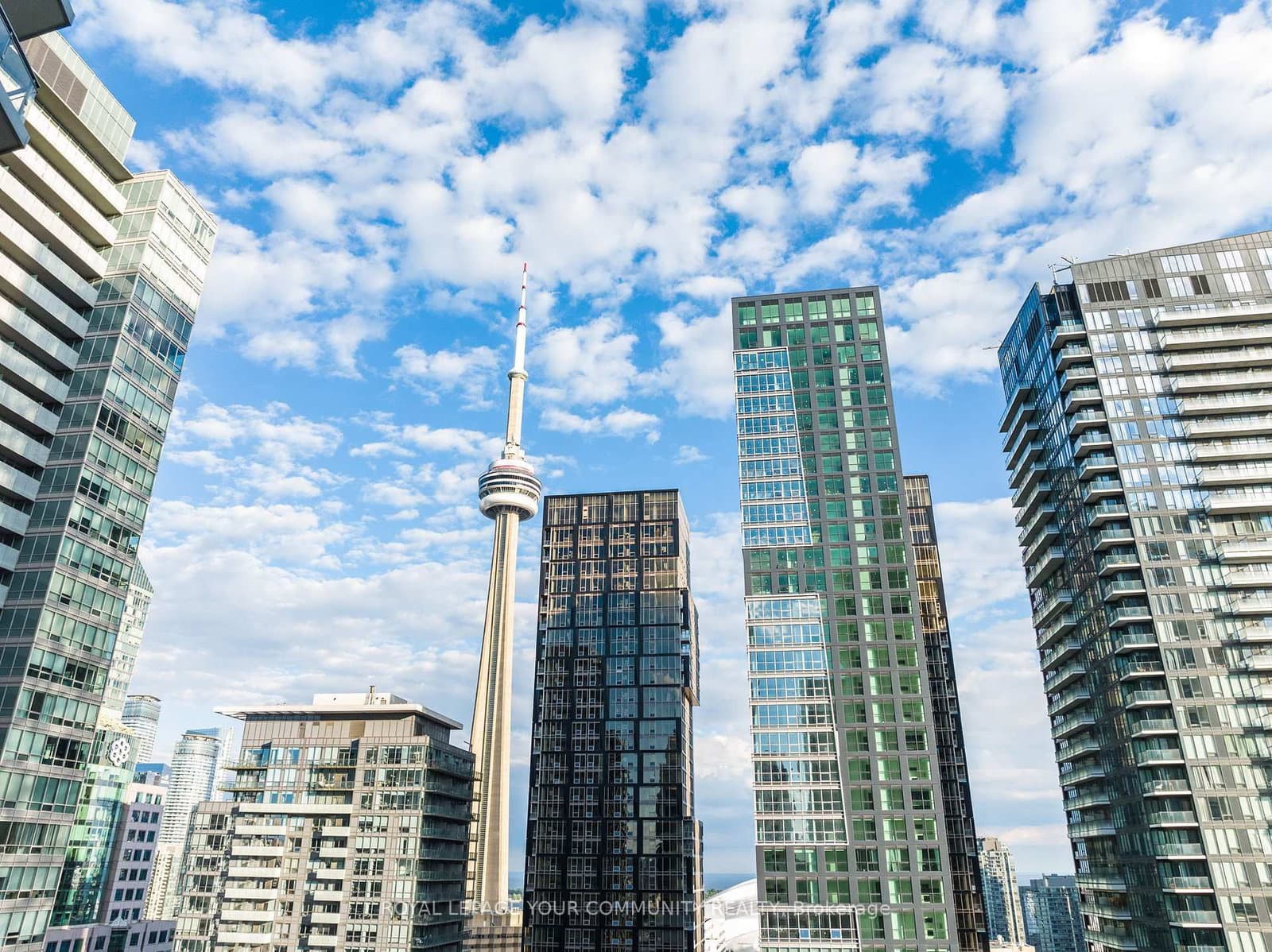 327 King Street W, Unit 3301