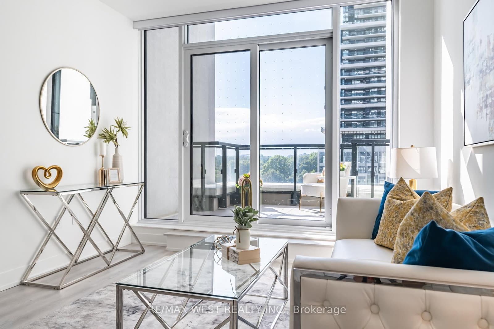 30 Inn On The Park Drive, Unit 422