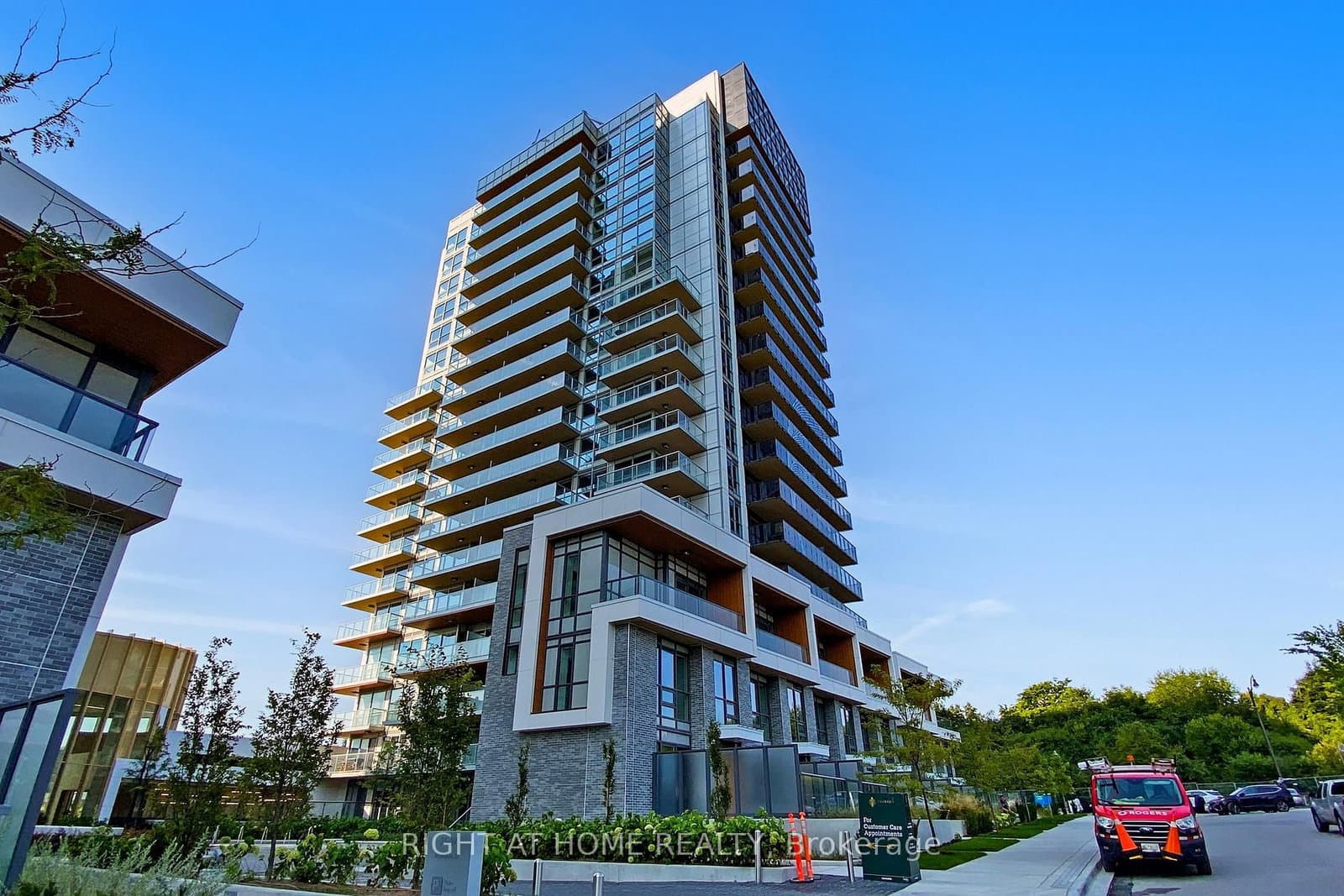25 McMahon Drive, Unit 1606