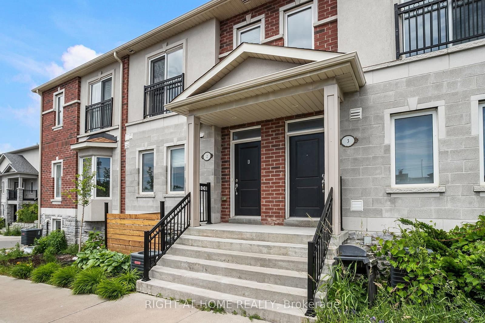 1020 Dunsley Way N, Unit 2