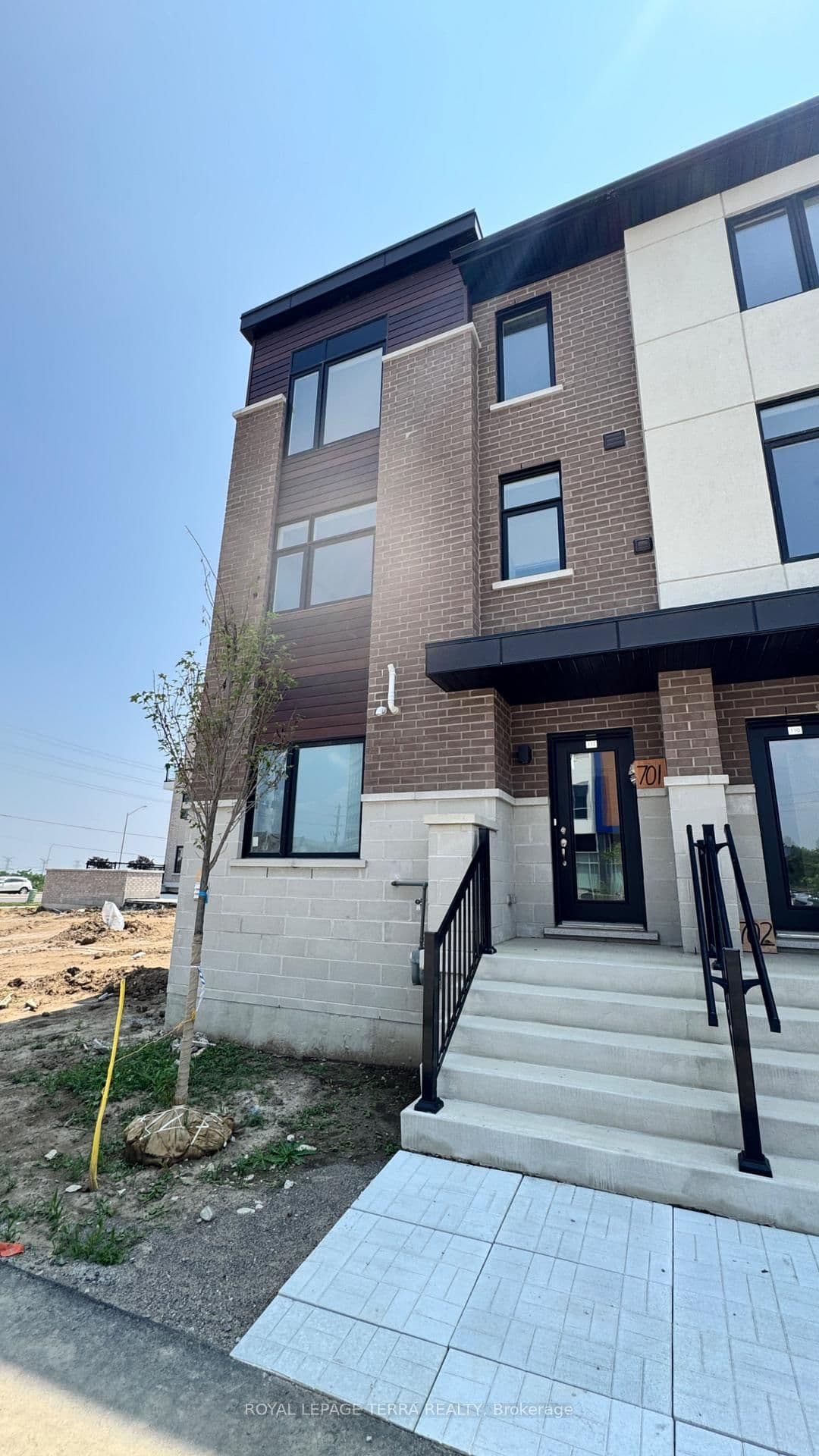 1695 Dersan Street, Unit 111