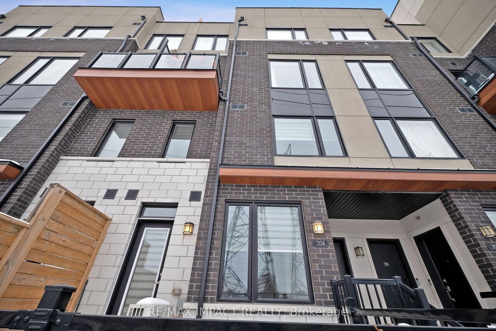 1555 Kingston Road, Unit 204