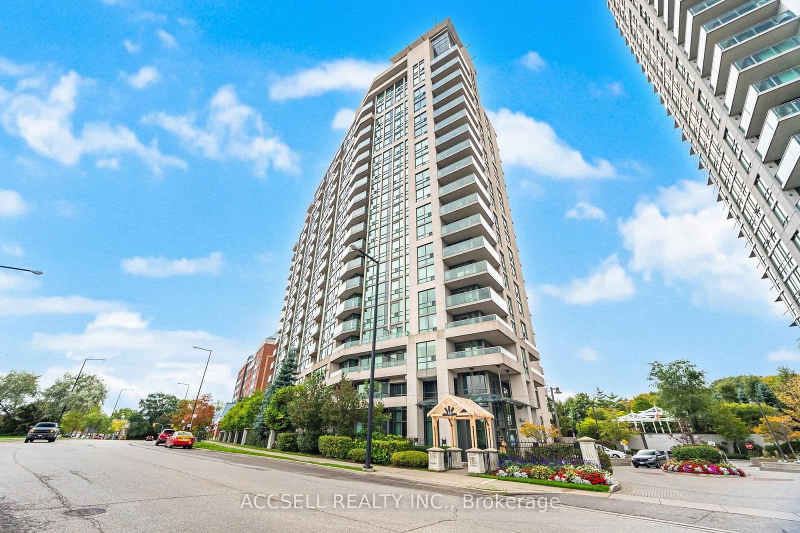 #1015 - 68 Grangeway Avenue