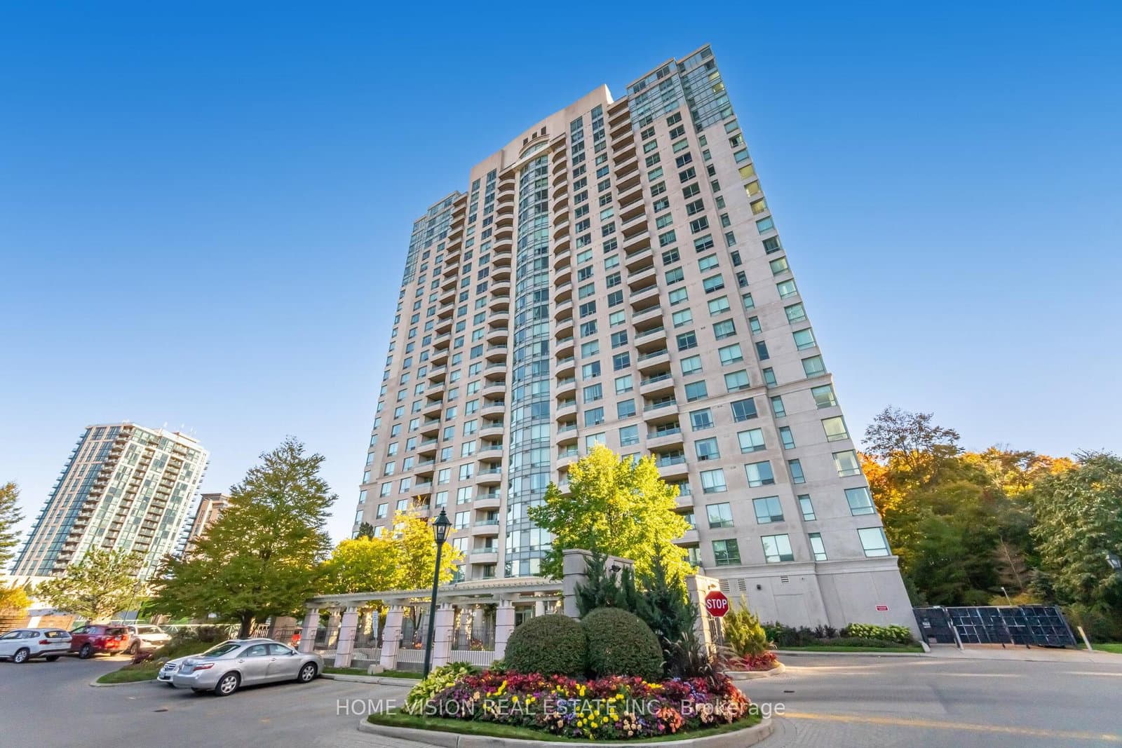 #2006 - 61 Town Centre Court