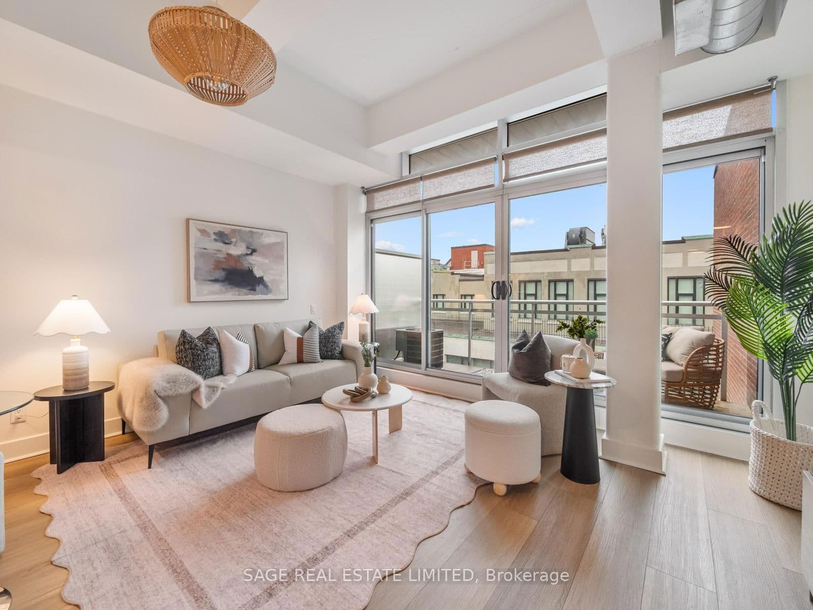 #811 - 233 Carlaw Avenue