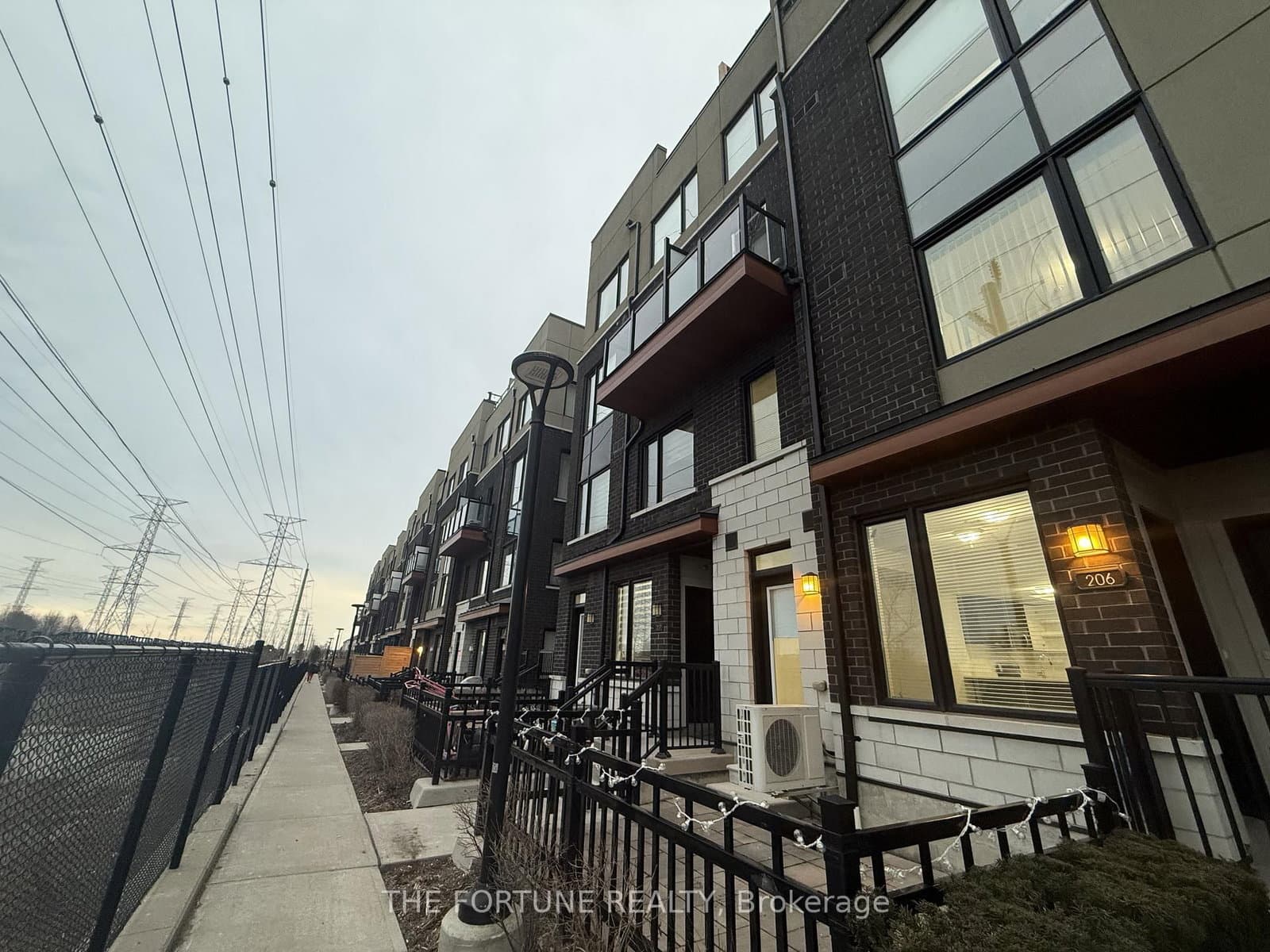1555 Kingston Road, Unit 206