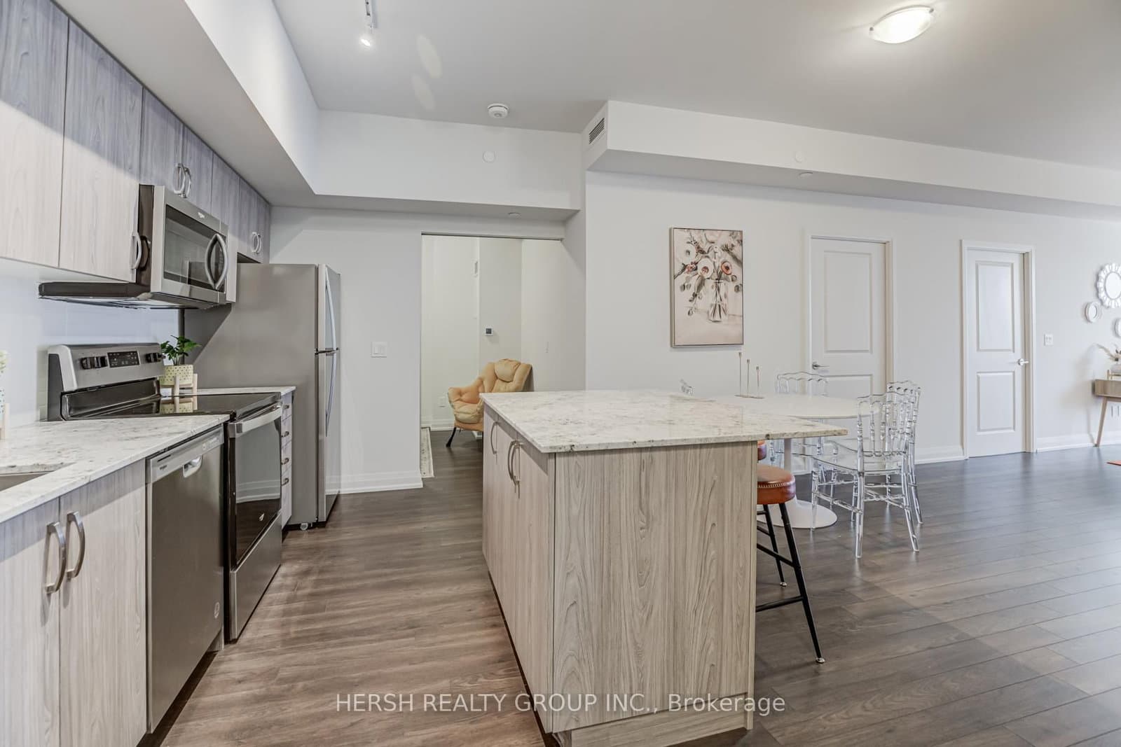 #201 - 10 Meadowglen Place