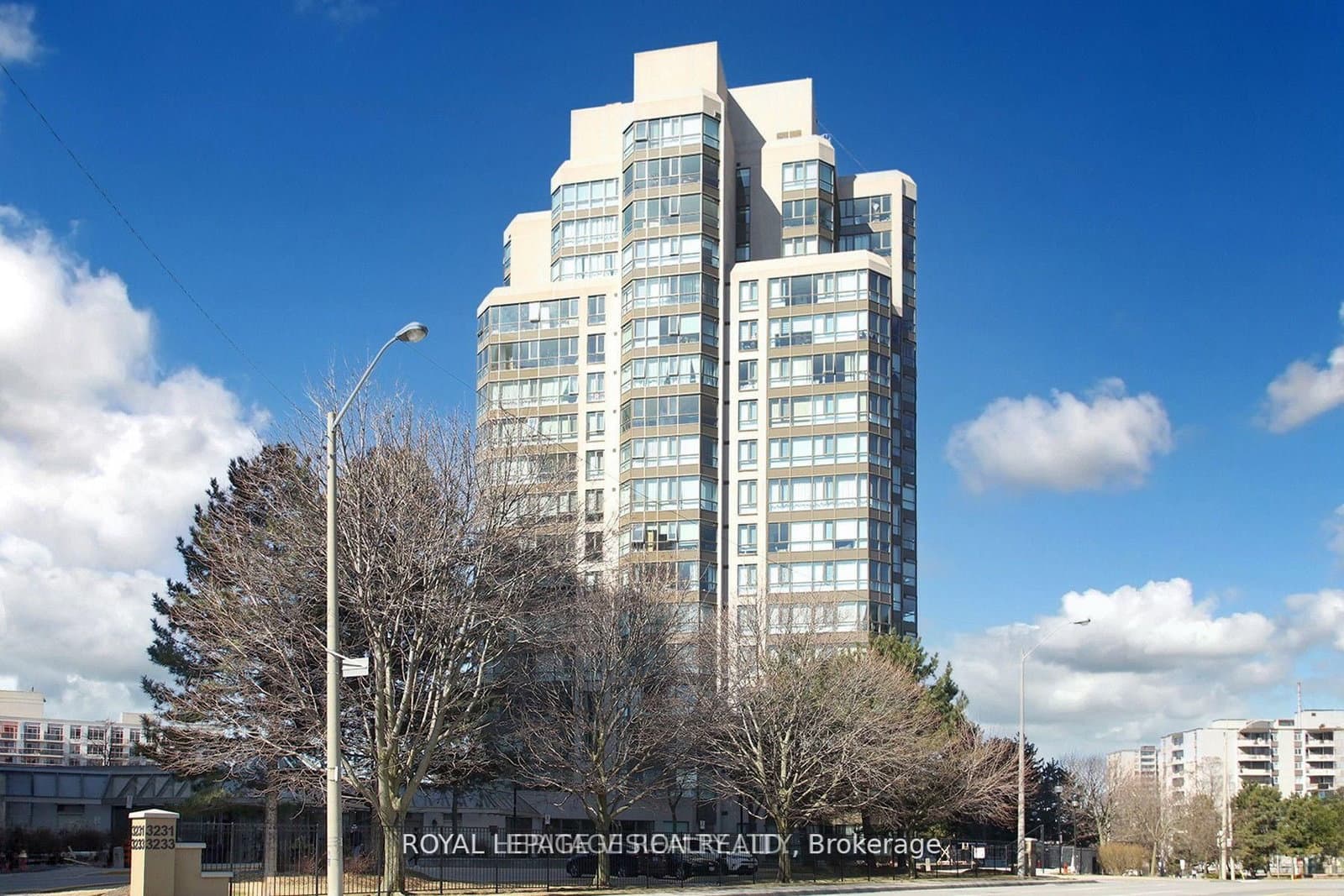 #106 - 3231 Eglinton Avenue E