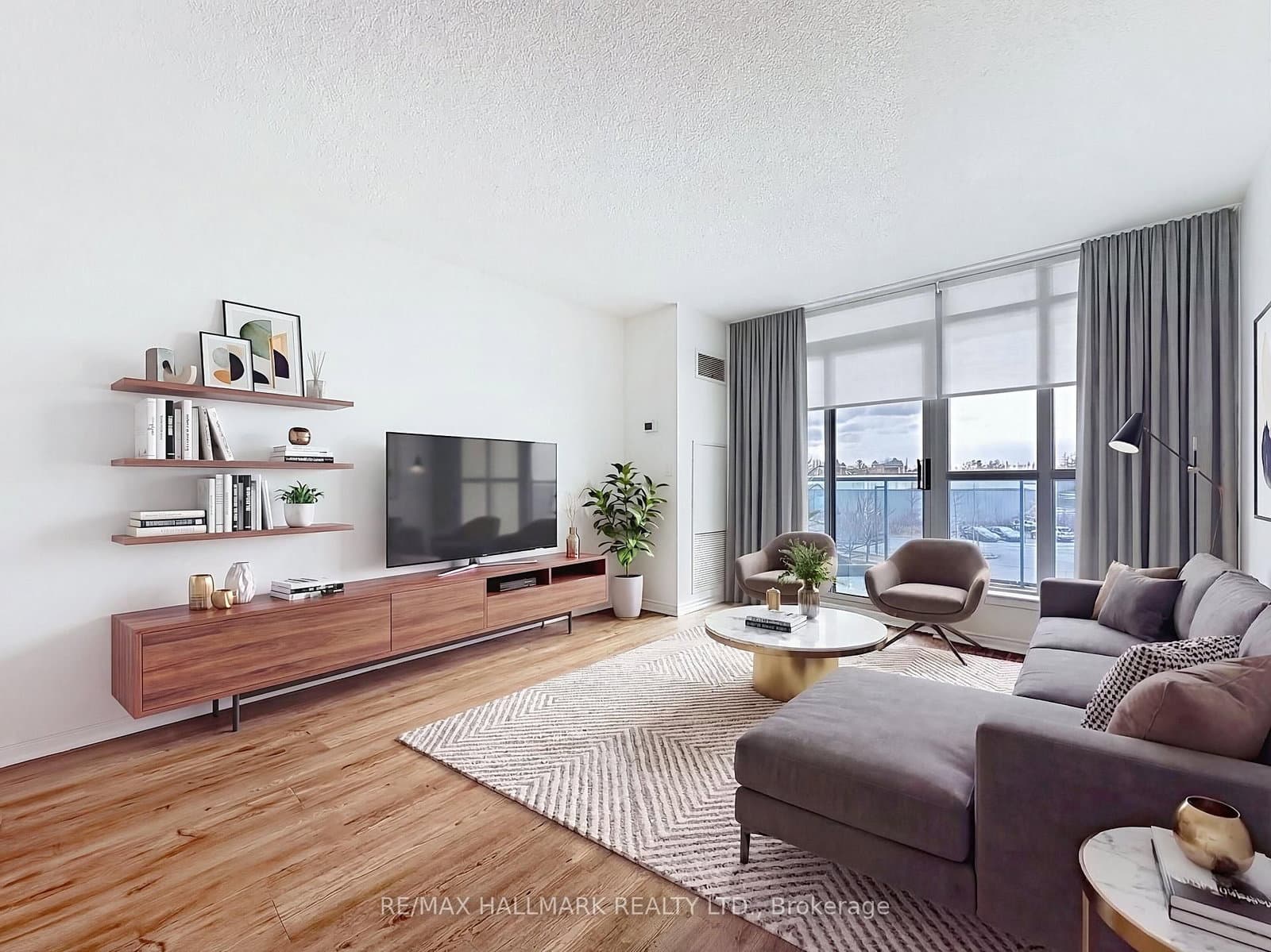 #208 - 340 Watson Street W