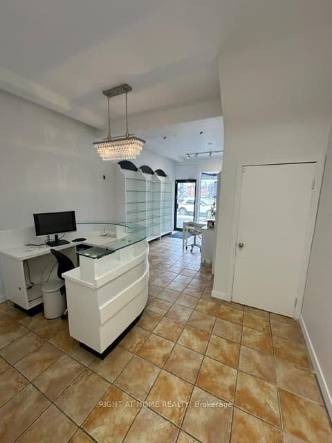 2400 Kingston Road