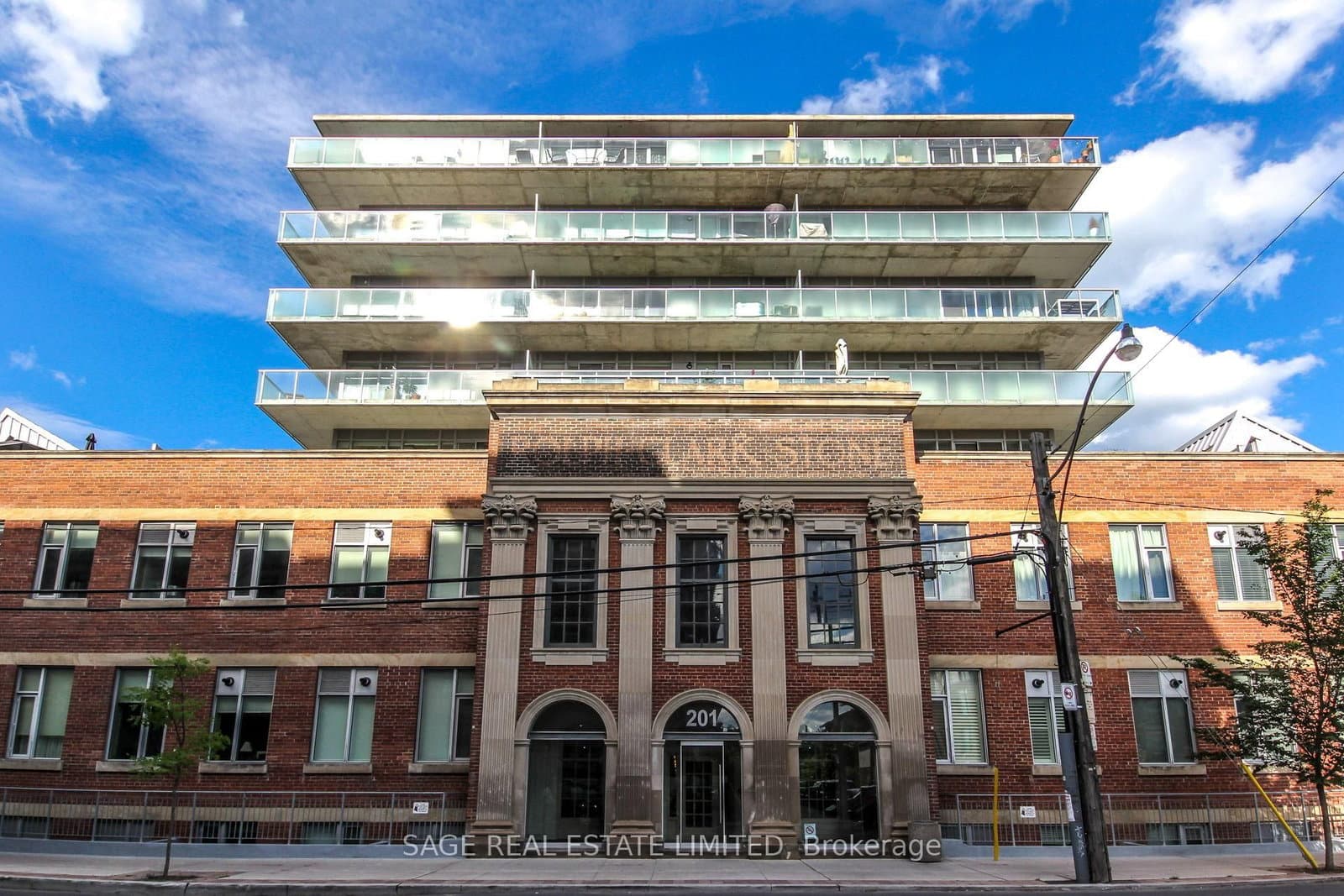 #411 - 201 Carlaw Avenue