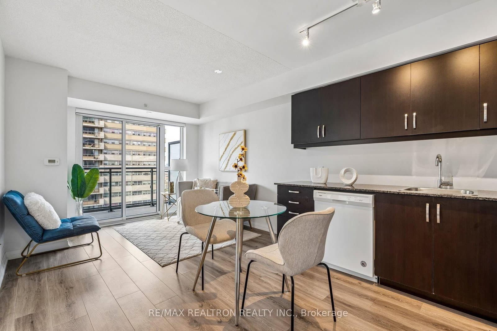 #1503 - 30 Meadowglen Place