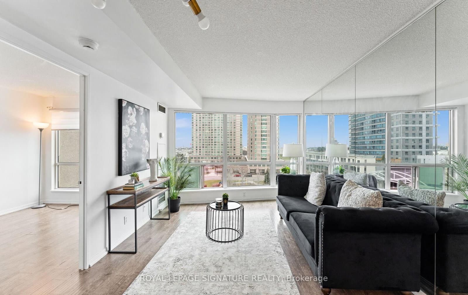 #705 - 8 Lee Centre Drive