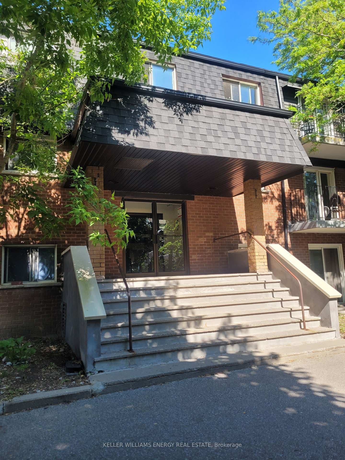 576 Mary Street E, Unit 207
