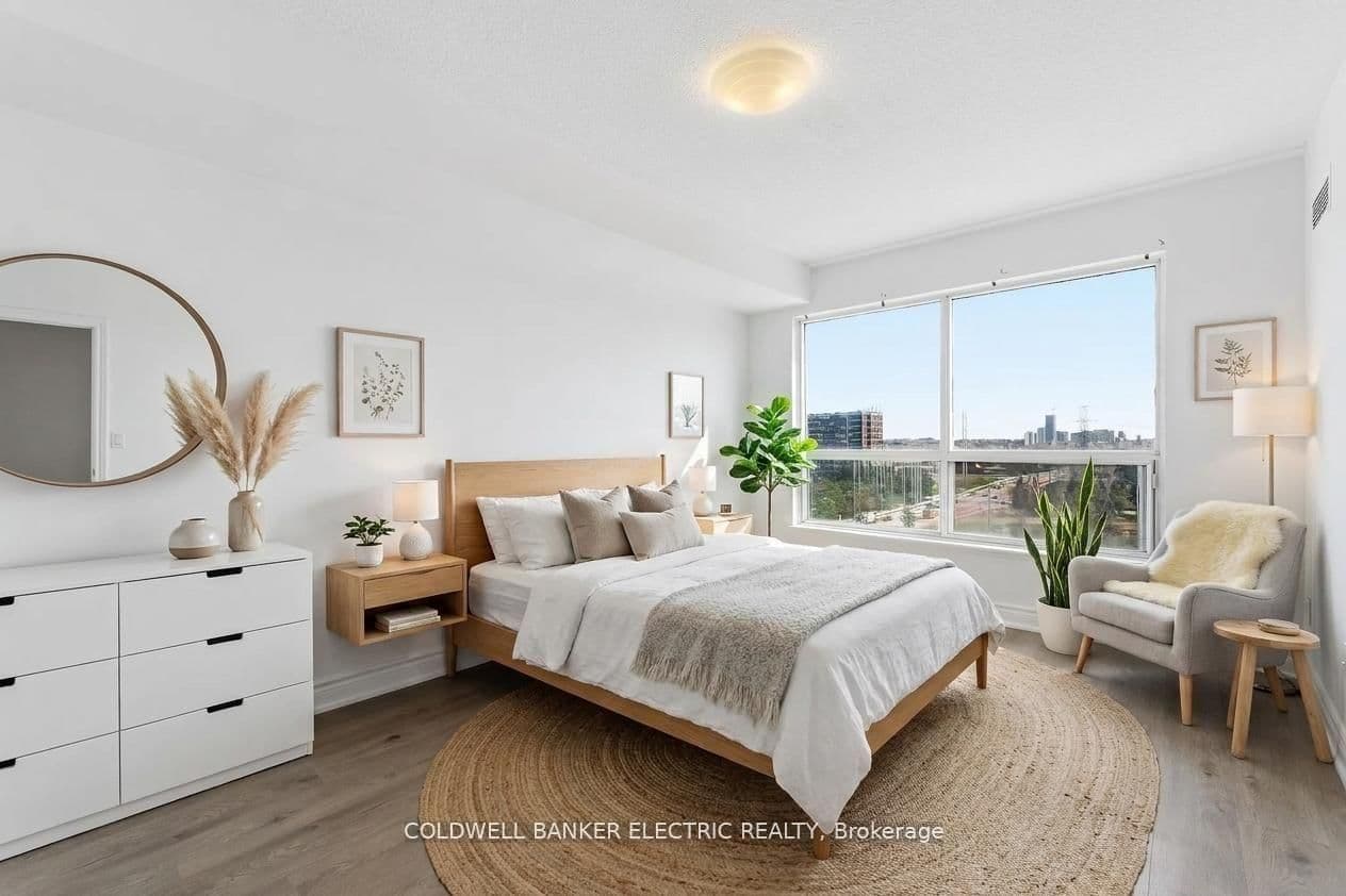 #815 - 2550 Lawrence Avenue E