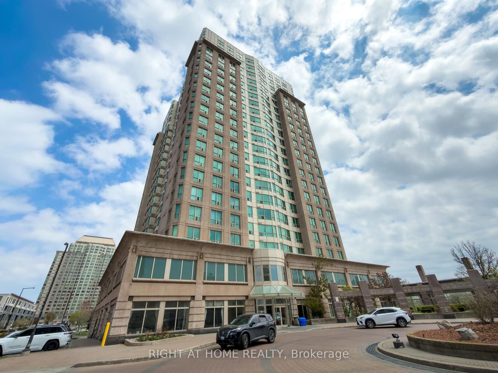 #1008 - 8 Lee Centre Drive