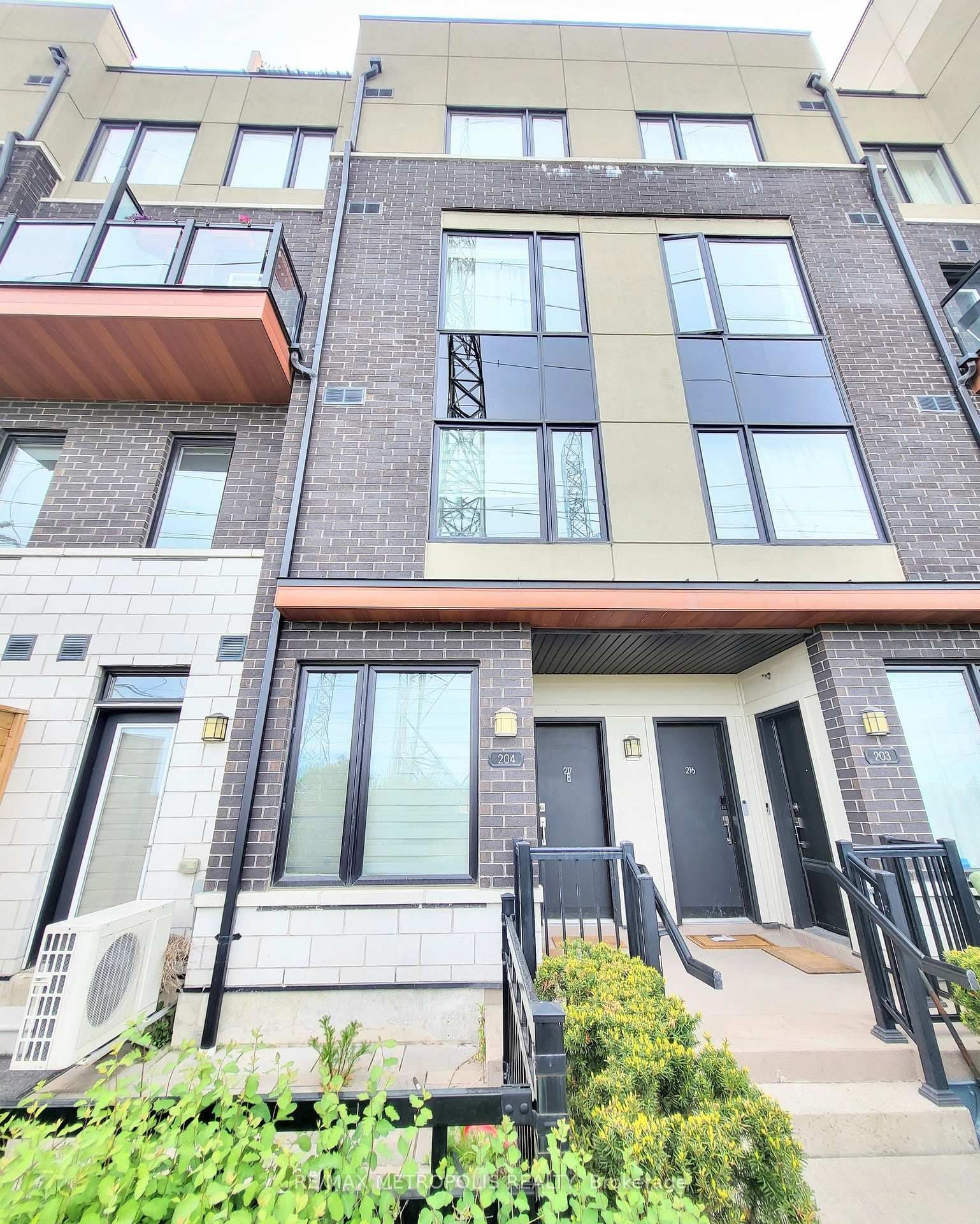 1555 Kingston Road, Unit 204