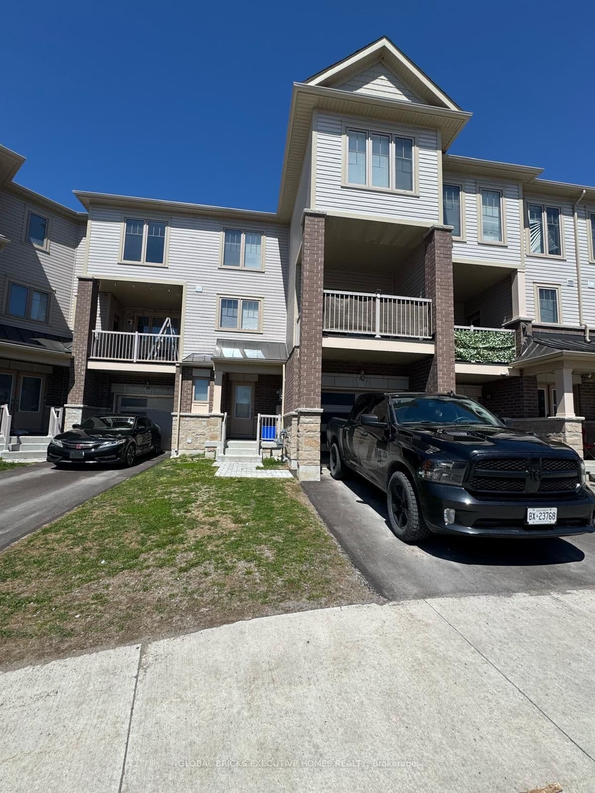 42 Ambereen Place E