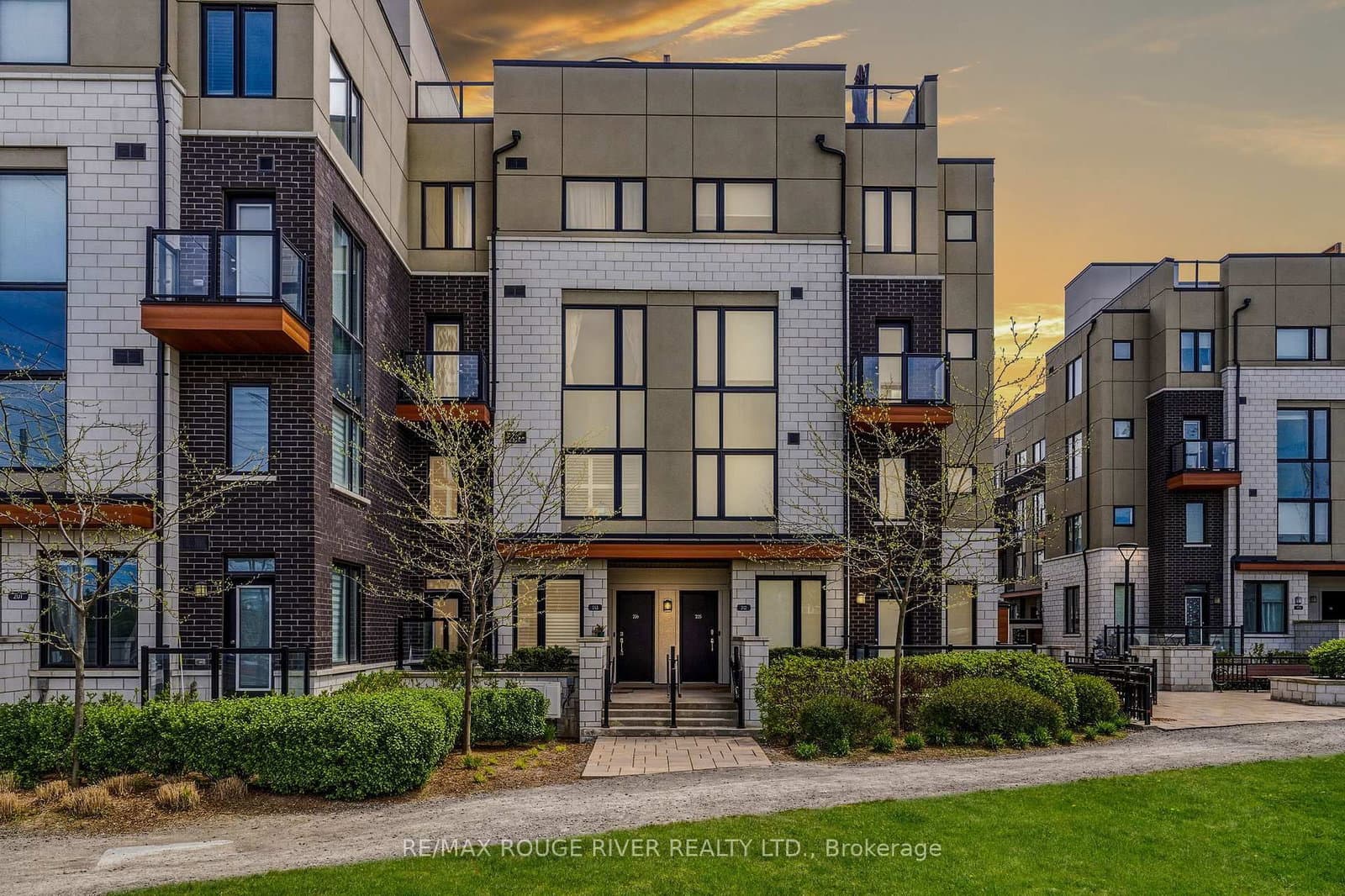 1555 Kingston Road, Unit 226