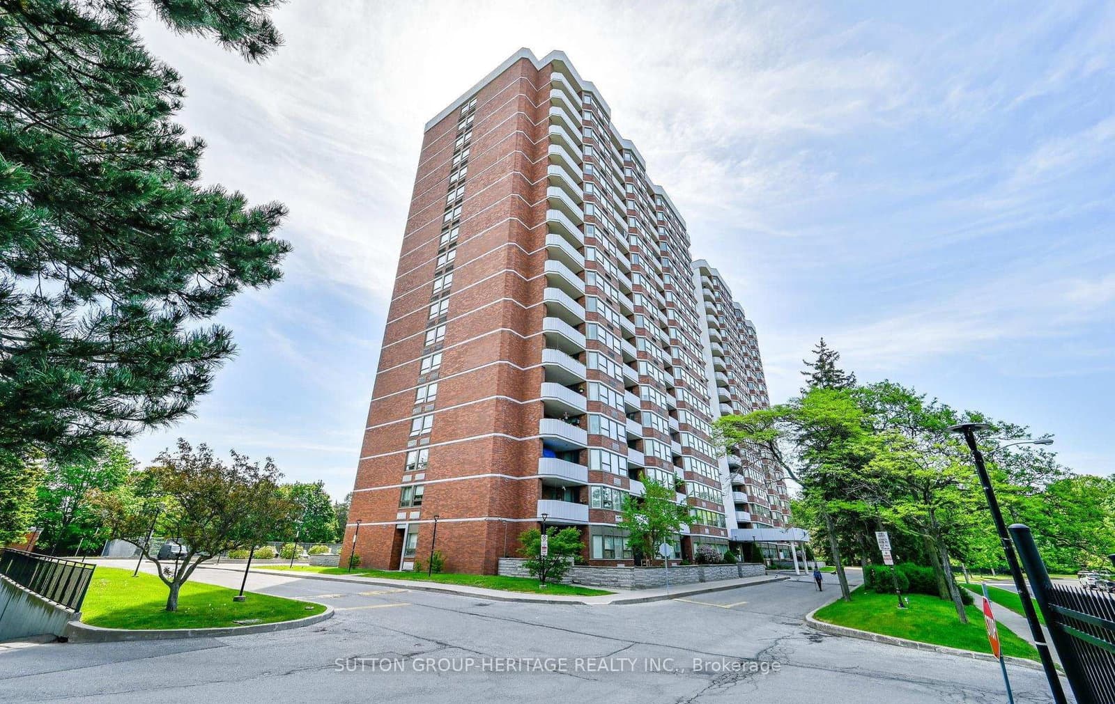 #1915 - 121 Ling Road
