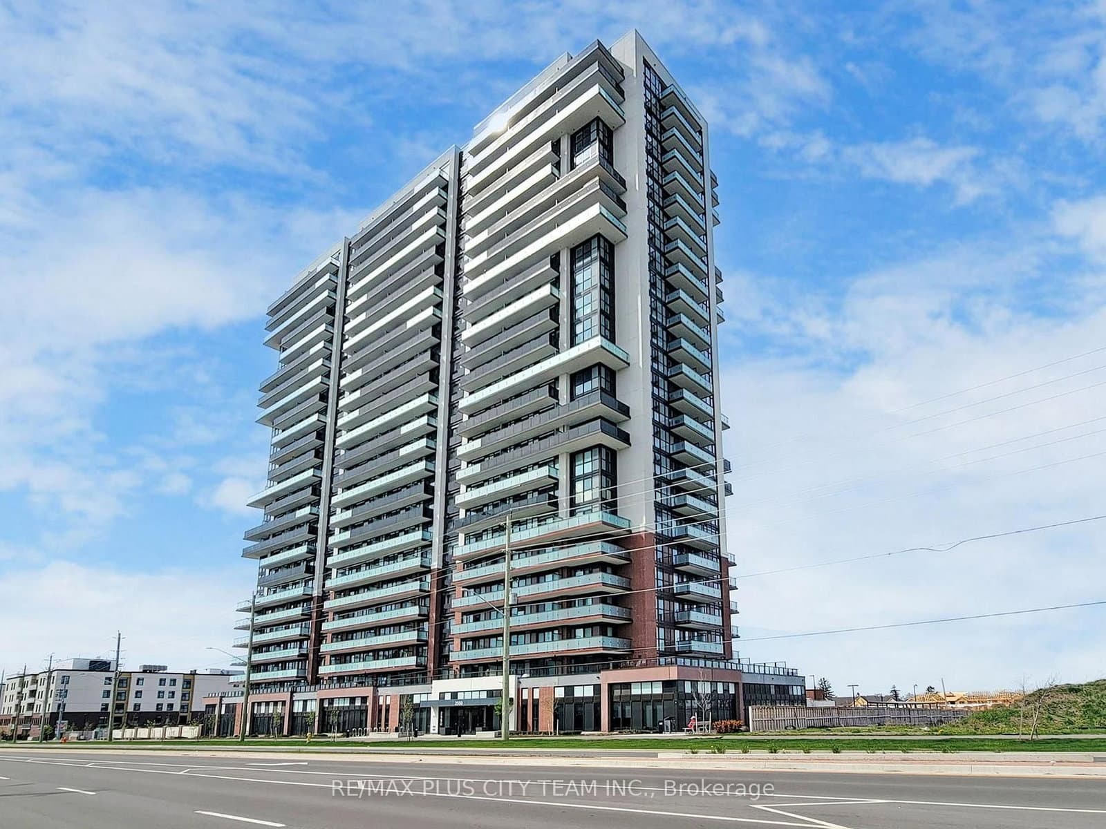 2550 Simcoe Street N, Unit 816