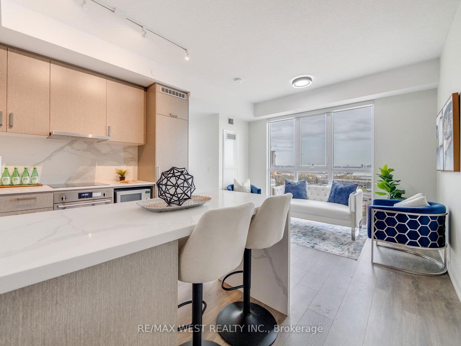 60 Honeycrisp Crescent, Unit 809