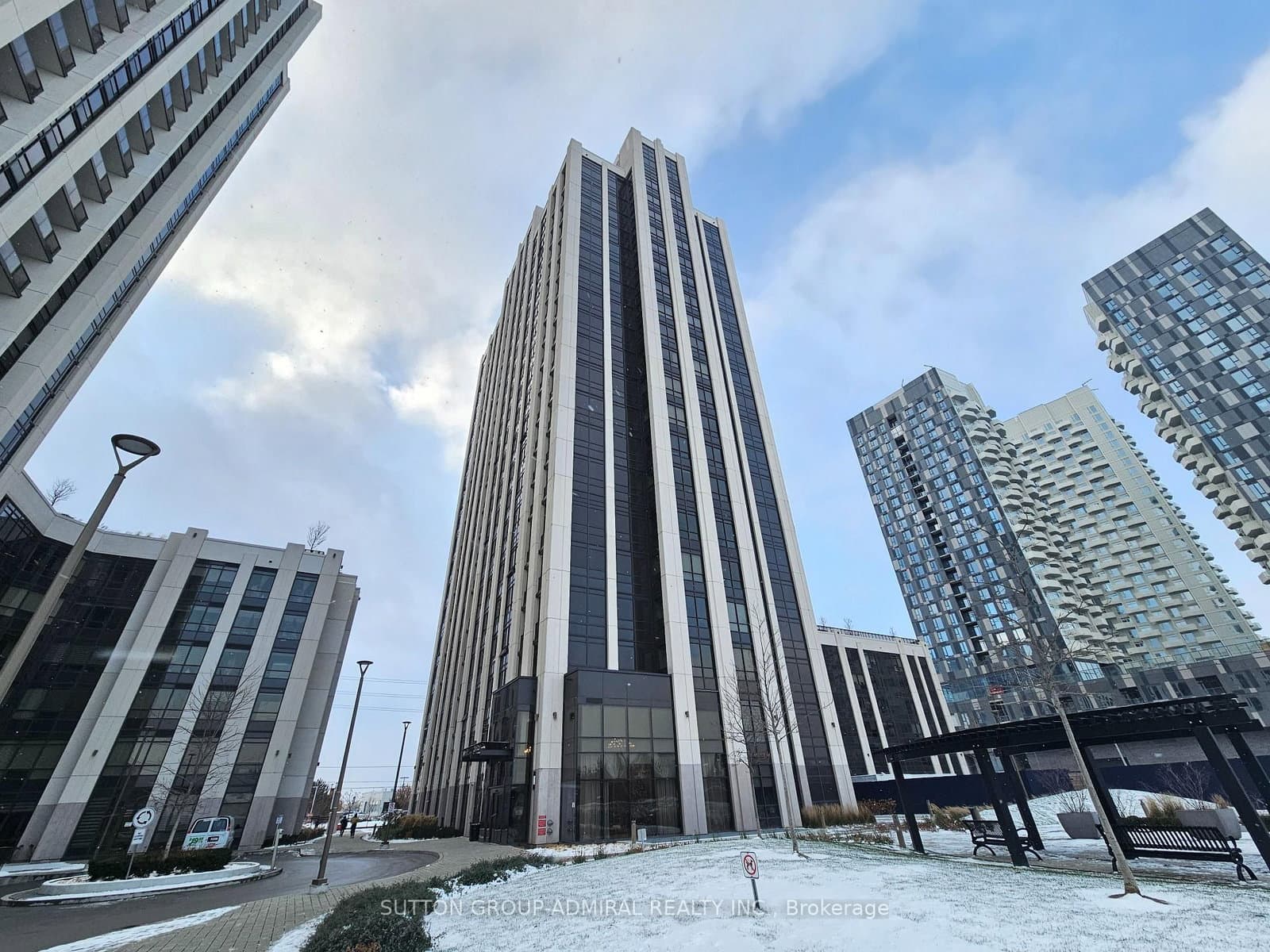 9085 Jane Street, Unit 417