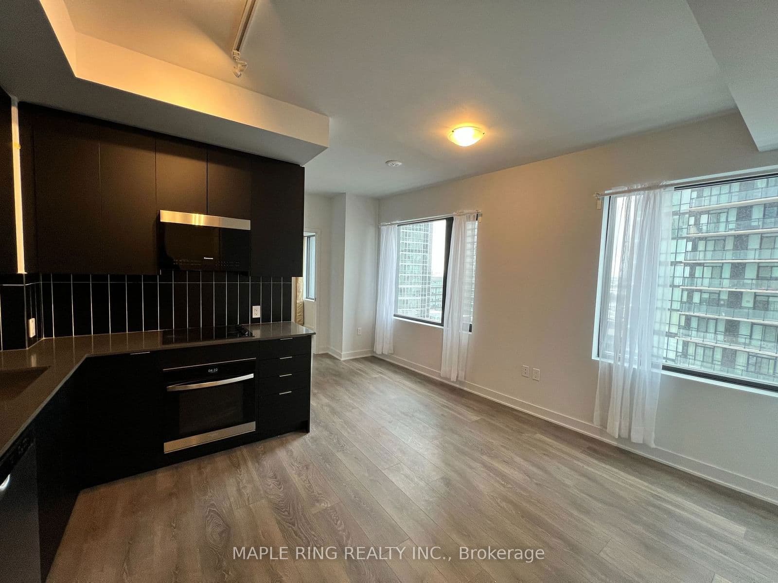 2920 Highway 7 Road, Unit 806