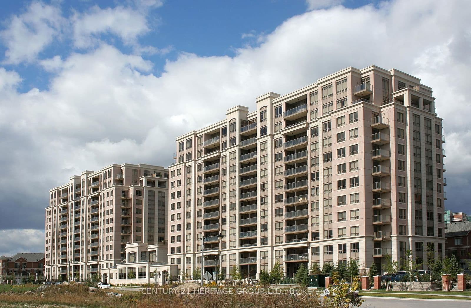 #A28 - 37 Galleria Parkway