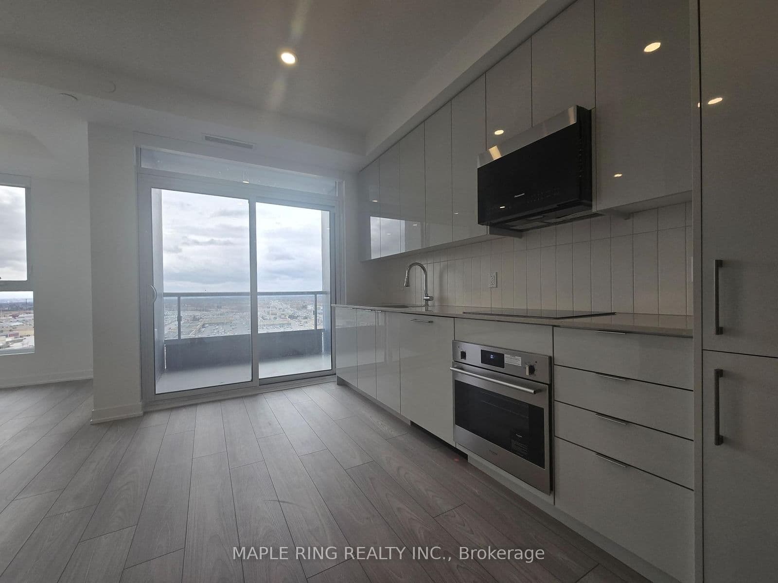 10 Abeja Street, Unit 1520