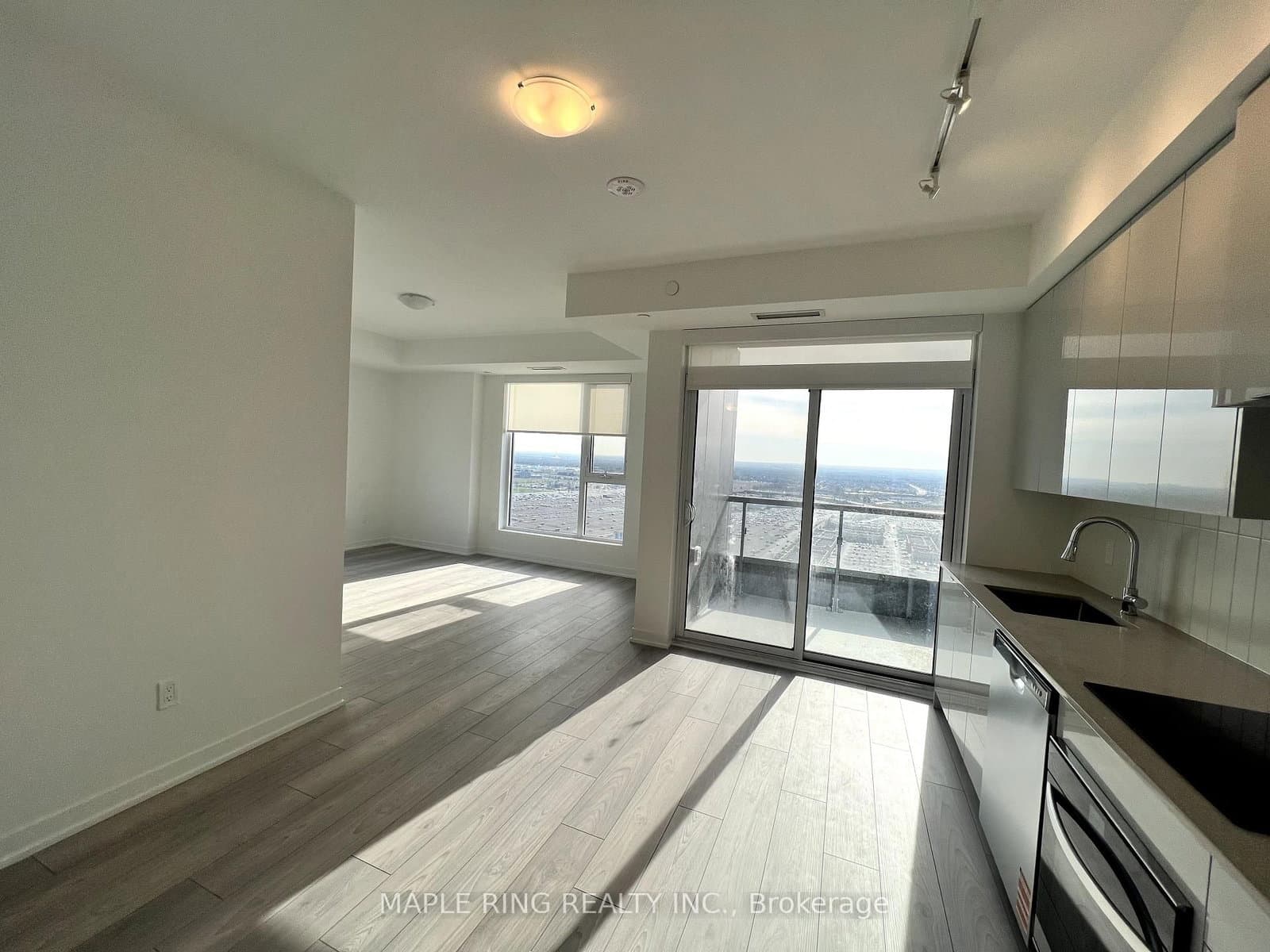 10 Abeja Street, Unit 2420