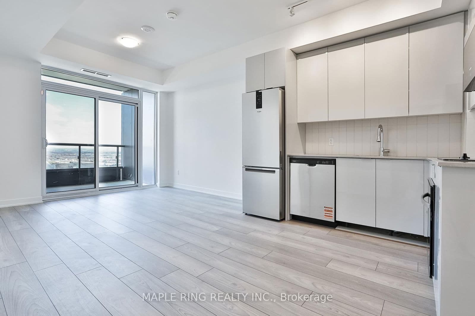 10 Abeja Street, Unit 2421