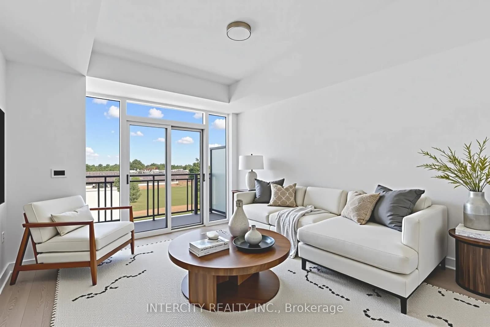 2075 King Road, Unit 445