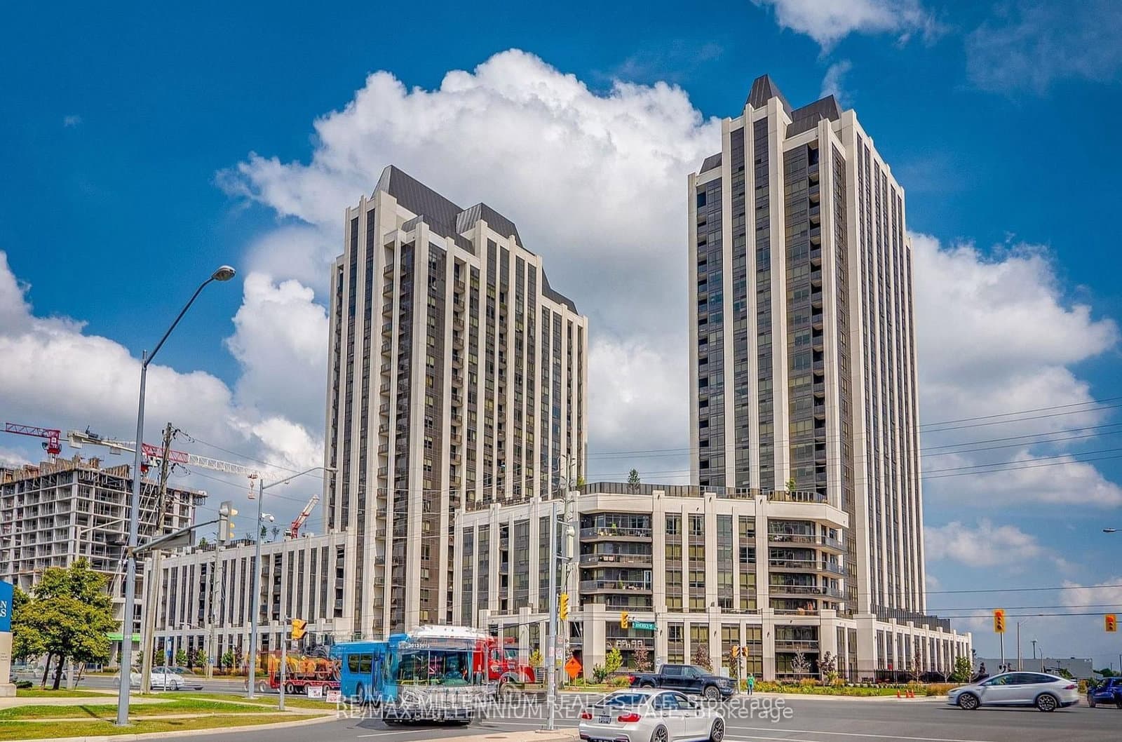 9075 Jane Street, Unit 421