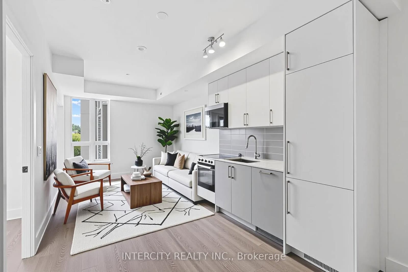 2075 King Road, Unit 411