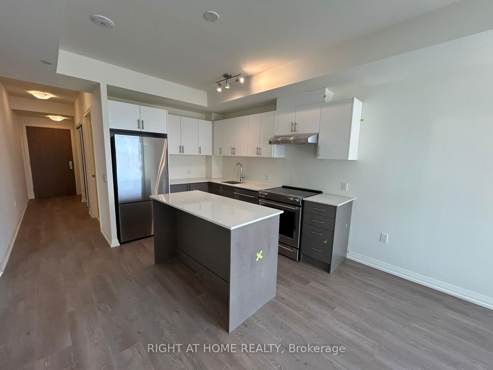 27 Korda Gate, Unit 318