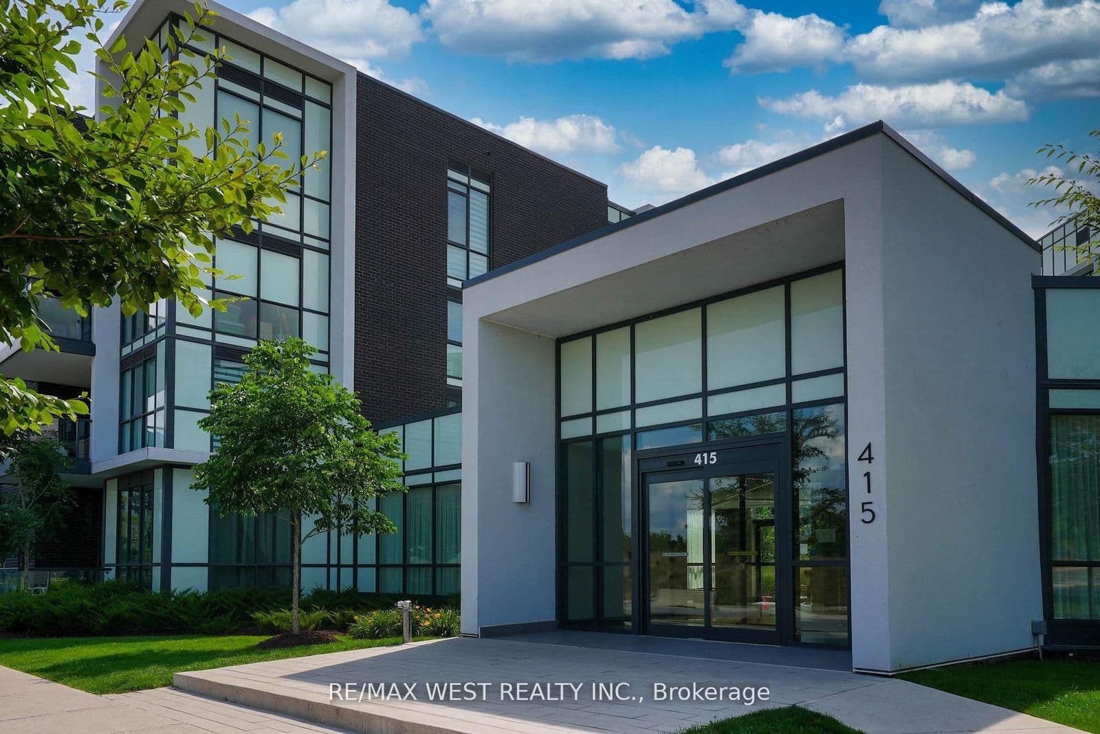 #G39 - 415 Sea Ray Avenue