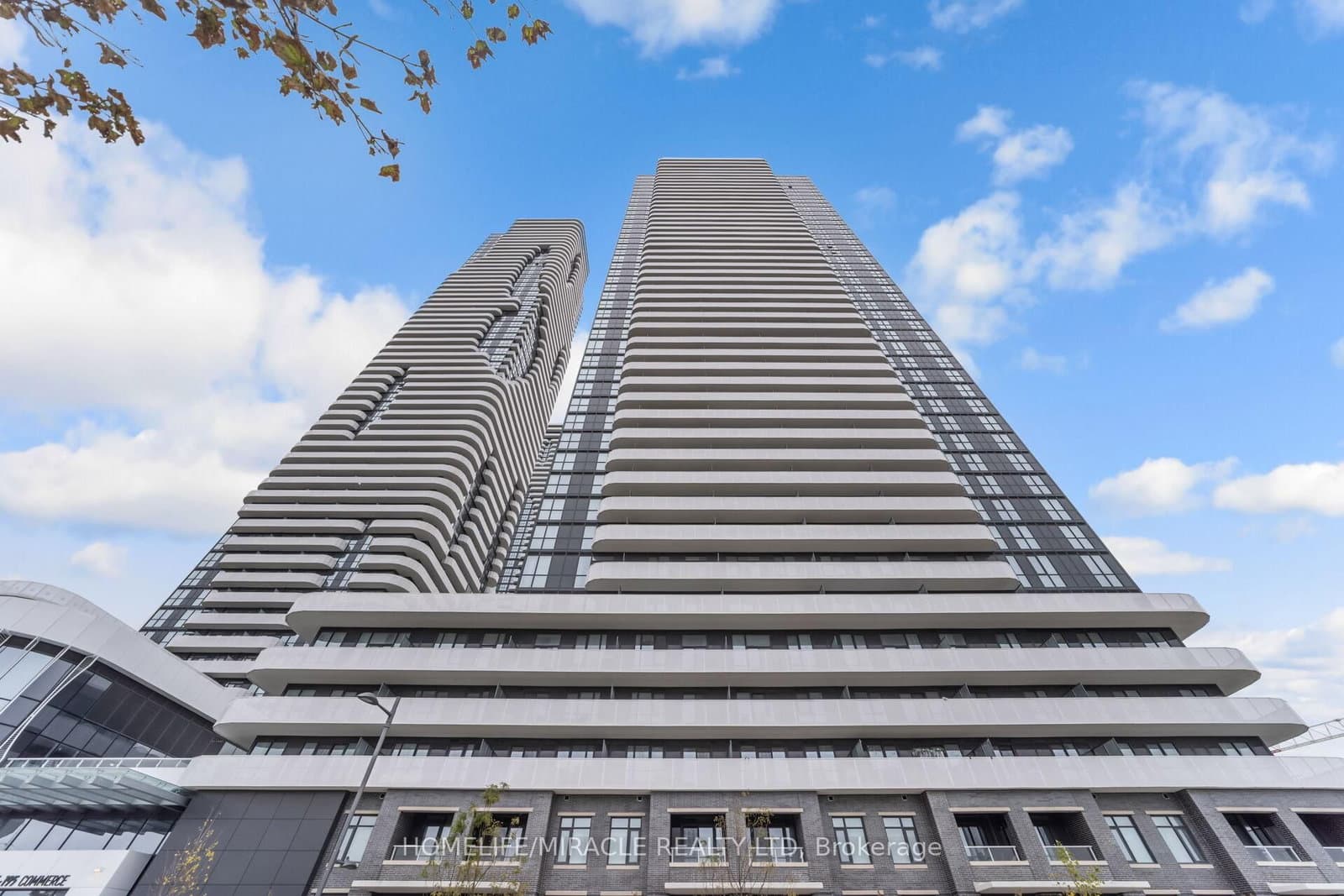 195 Commerce Street, Unit 3717