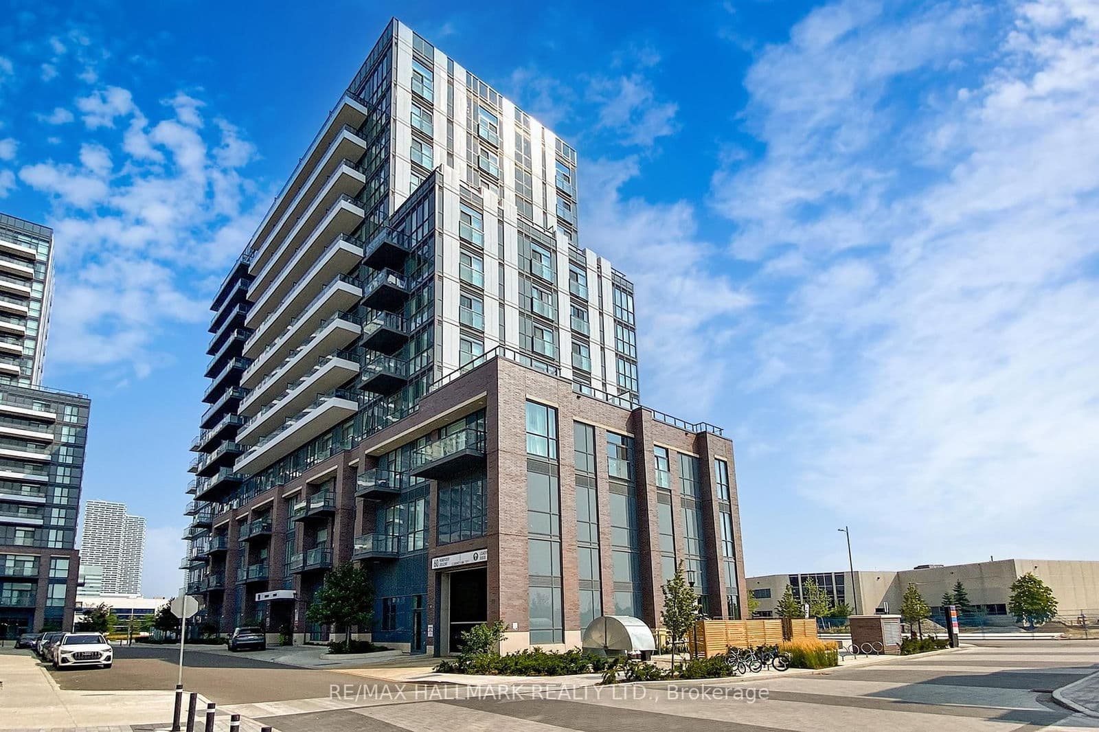 #820 - 60 Honeycrisp Crescent