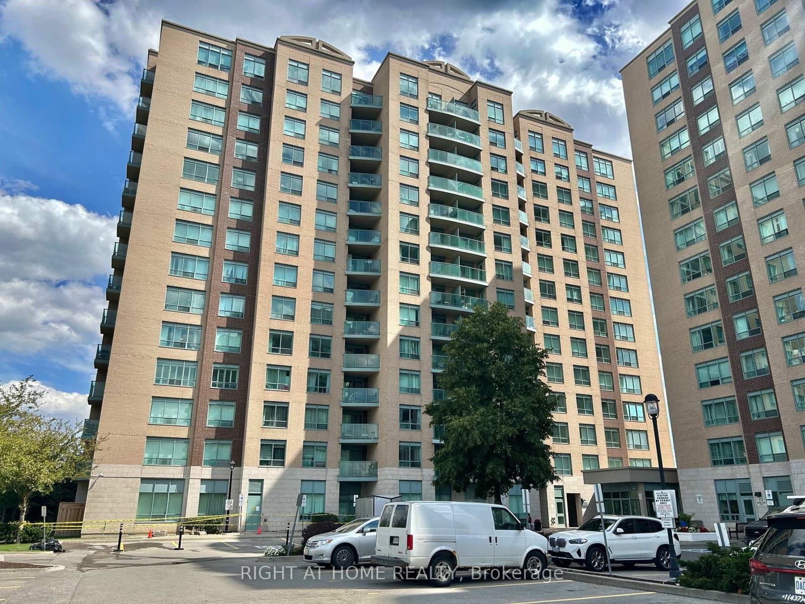 #310 - 11 Oneida Crescent