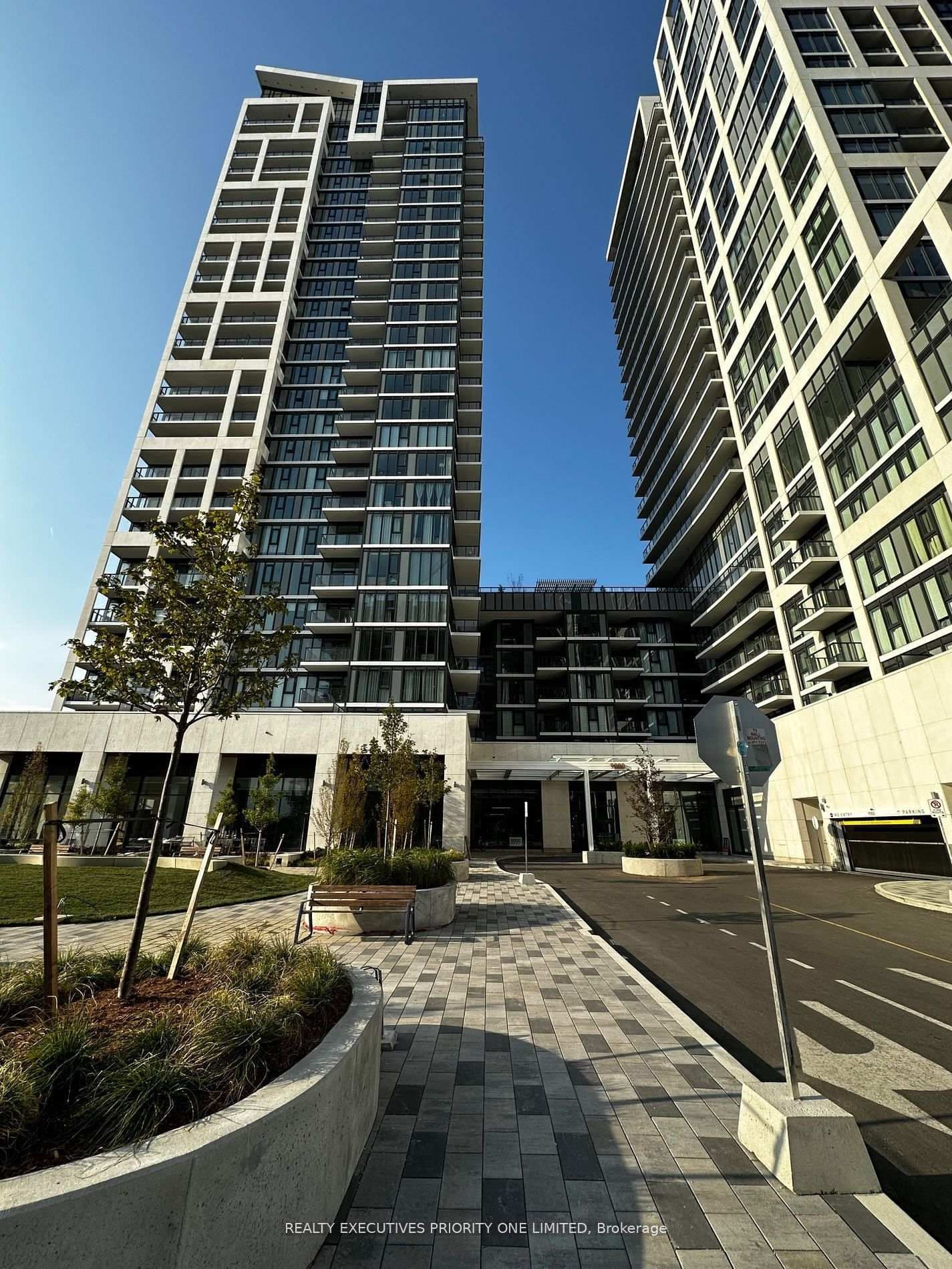 9000 JANE Street, Unit 1119