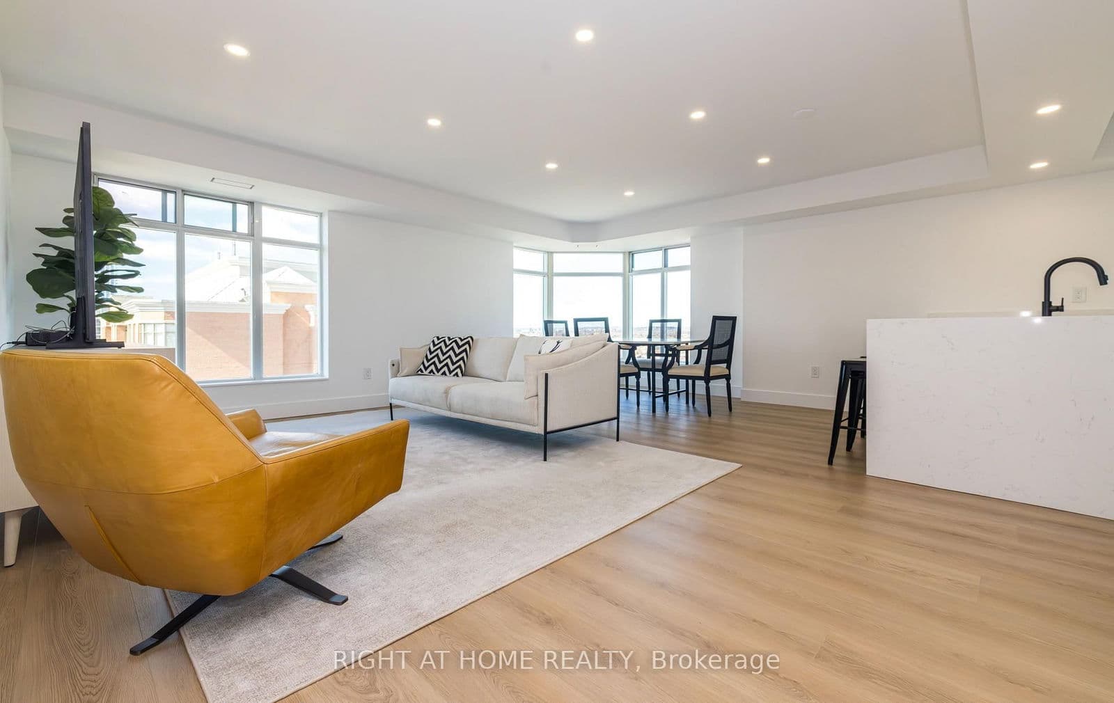 #1508-1509 - 135 Pond Drive