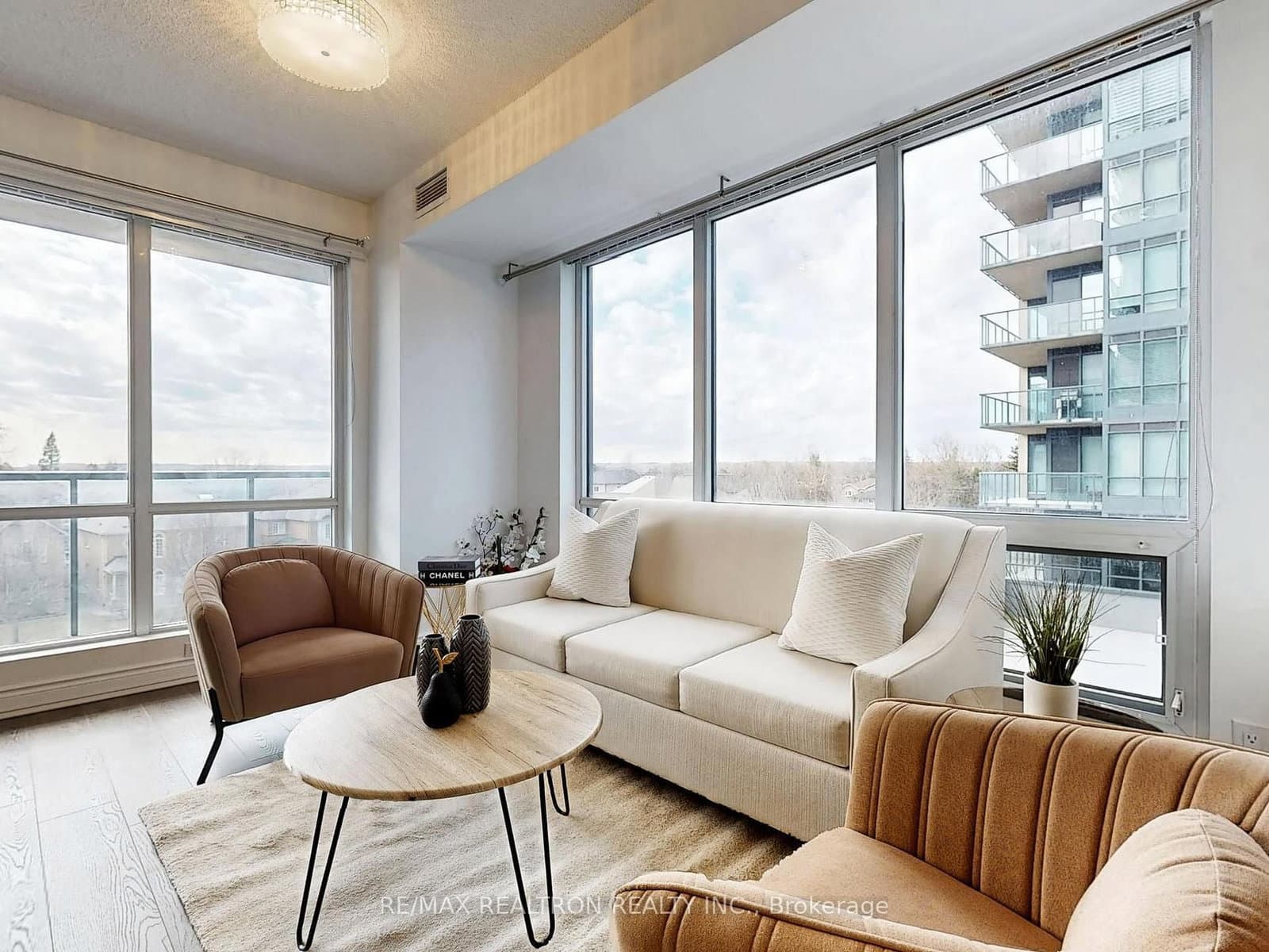 #302A - 9088 Yonge Street