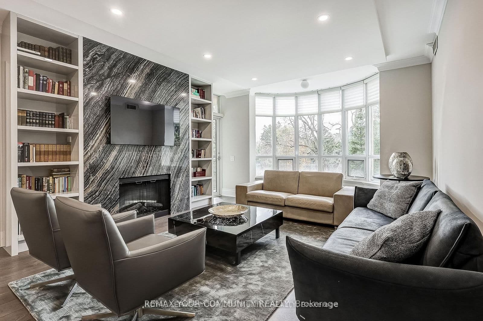 #304 - 7071 Bayview Avenue